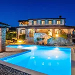 Rustic Amyra With Pool And Grill In Porec