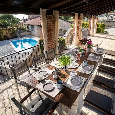 Rustic Amyra With Pool And Grill In Porec