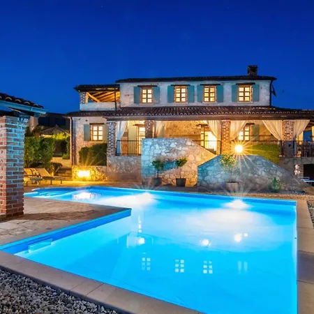 Rustic Amyra With Pool And Grill In Porec