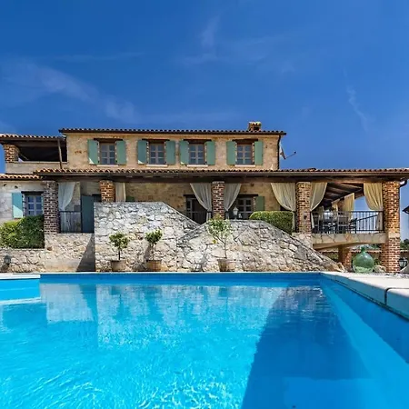 Rustic Amyra With Pool And Grill In Porec *