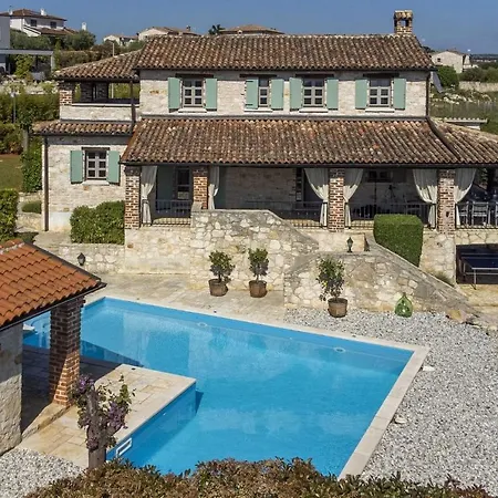 Rustic Amyra With Pool And Grill In Porec Villa Sveti Lovrec Pazenaticki