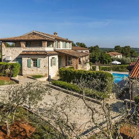 Rustic Amyra With Pool And Grill In Porec *