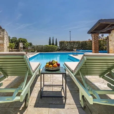Rustic Amyra With Pool And Grill In Porec * Sveti Lovrec Pazenaticki