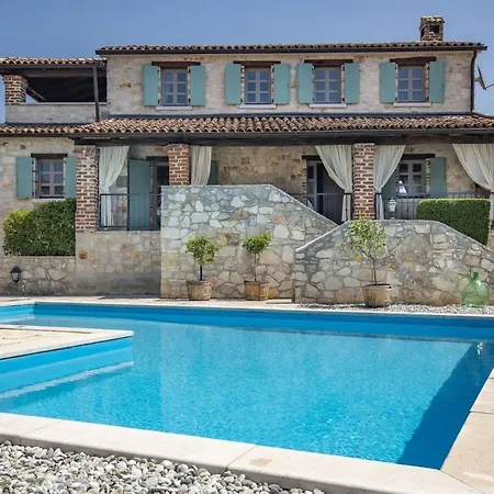 Villa Rustic Amyra With Pool And Grill In Porec Sveti Lovrec Pazenaticki