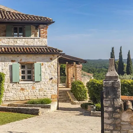 Villa Rustic Amyra With Pool And Grill In Porec