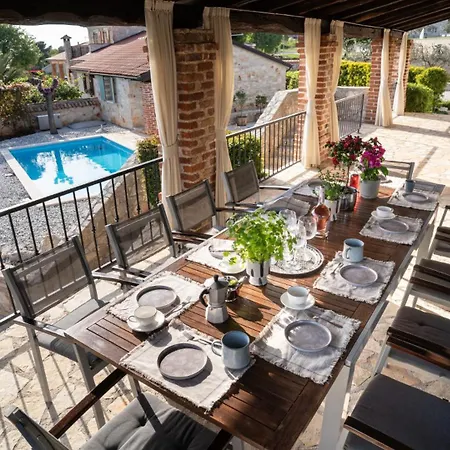 Rustic Amyra With Pool And Grill In Porec *