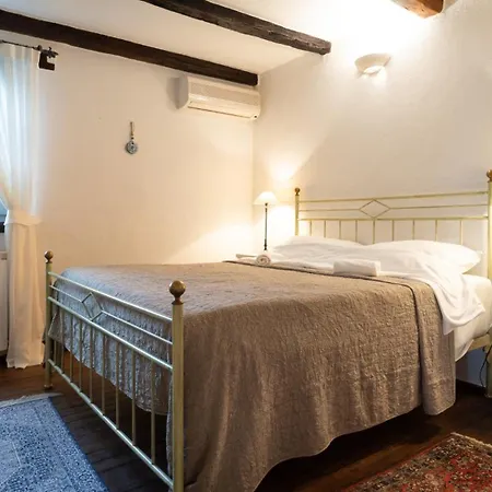 Rustic Amyra With Pool And Grill In Porec *