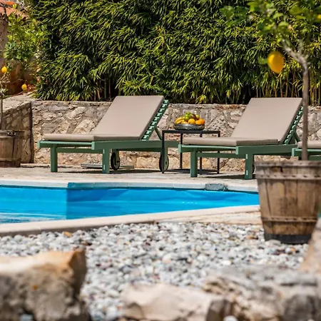 Rustic Amyra With Pool And Grill In Porec *