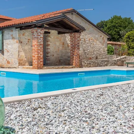 Rustic Amyra With Pool And Grill In Porec * Sveti Lovreč Pazenatički
